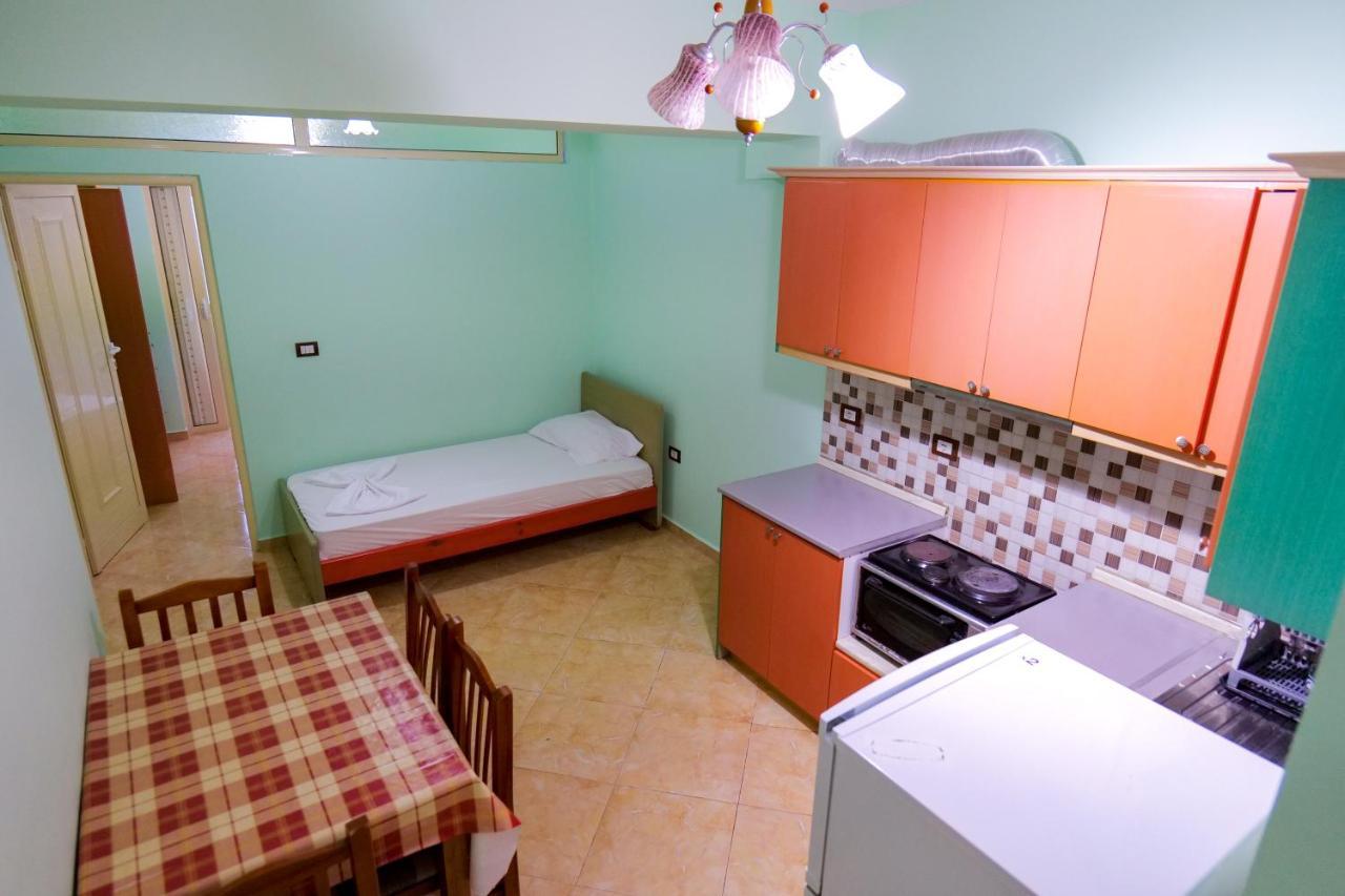 Rei Apartments Саранде Екстериор снимка